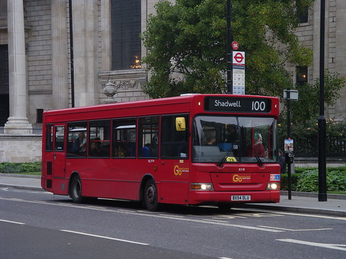 London General 8318 on Route 100, St Paul's Churchyard