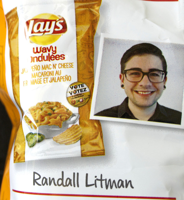 Product Review: Lay's Do Us A Flavour Wavy Jalapeño Mac & Cheese Chips