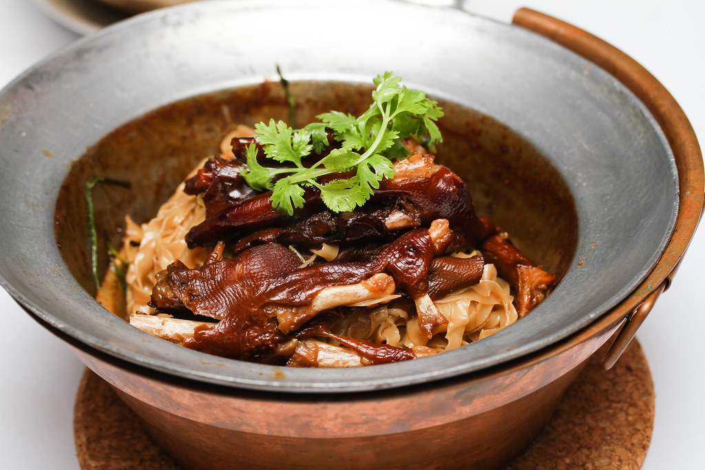 Ping's Thai Teochew Seafood Restaurant: Braised Goose Web & Noodles in Claypot