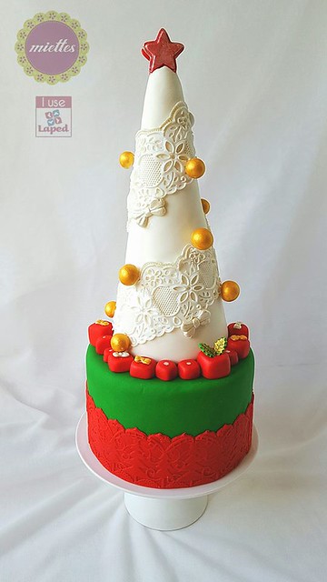 Christmas Tree Cake by miettes