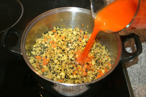 33 - Mit Karottensaft ablöschen / Deglaze with carrot juice