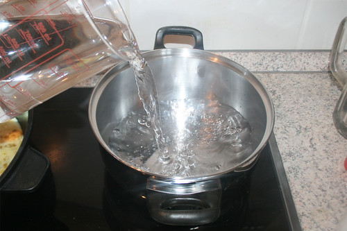 32 - Wasser für Reis aufsetzen / Bring water for rice to boil