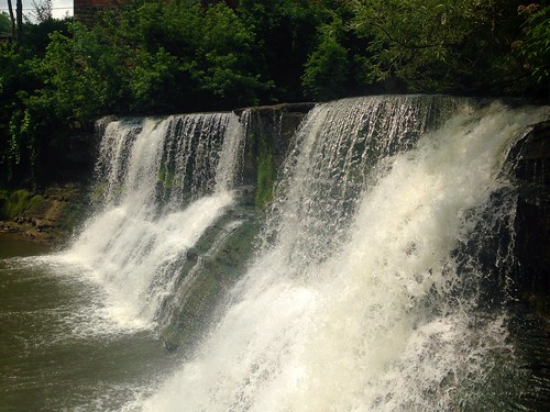 ohio nature america creek river waterfall village unitedstates chagrinfalls smallshops