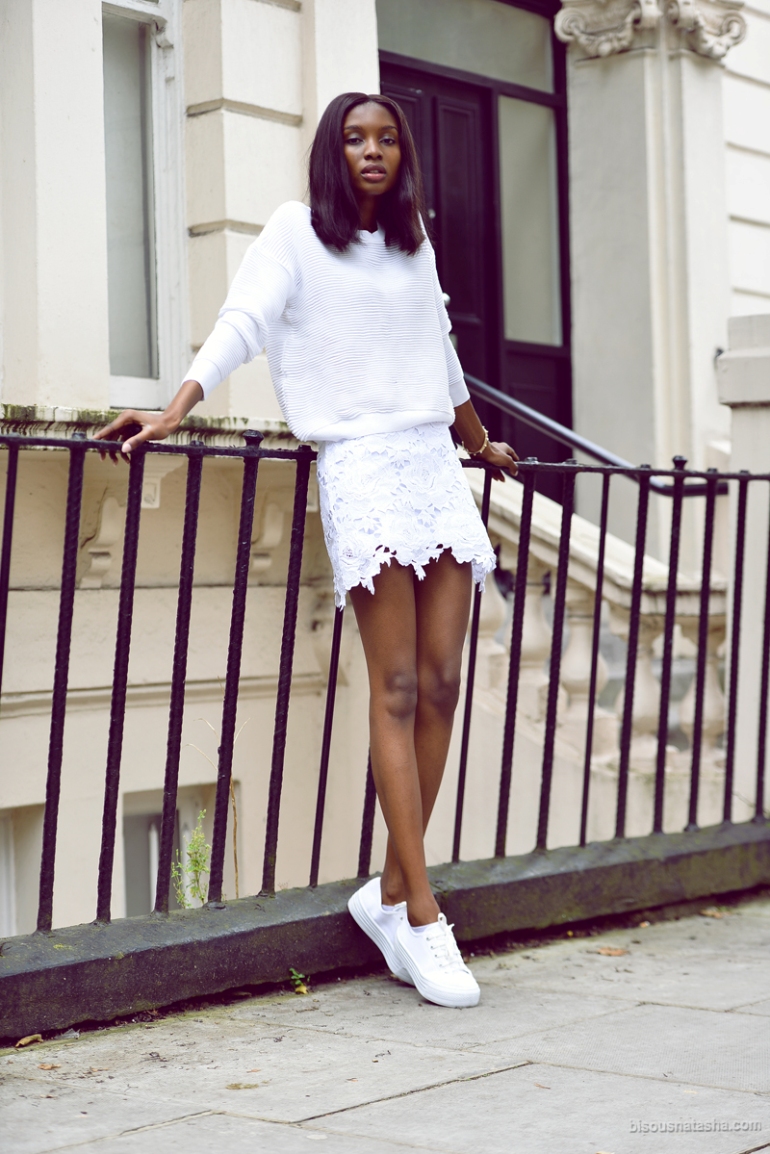 bisous natasha, blog tip, fashion blogger, fashion blogs, fashion blogs volgen, leuke fashion blogs, bisous natasha outfits, bisous natasha model, fashion is a party, simpele outfits, simple outfits, clean looks, mom jeans, all white outfit