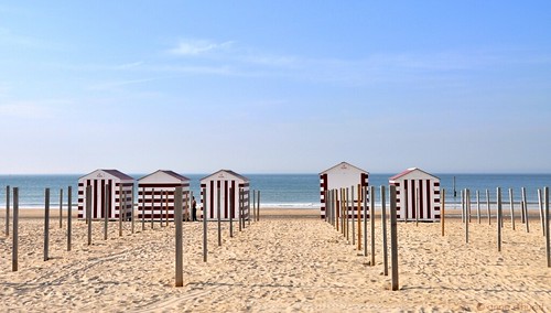 sea mer beach lines sand belgium belgique belgie stripes sable playa beachhut plage lignes 2014 pieux piquets rayures lapanne findesaison cabinesdeplage ©annedhuart