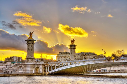 bridge paris france monument clouds pont sunrays nuages goldenhour pontalexandreiii rayondusoleil