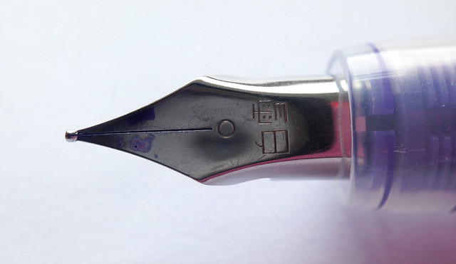 Review: Cute Two Q-12 Snowhite Violet Fountain Pen - Medium