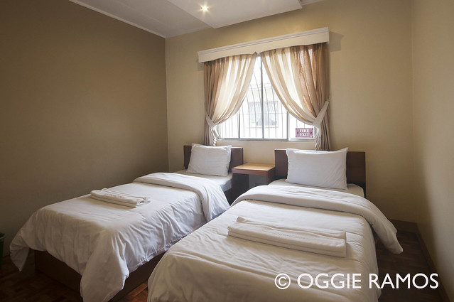 Baguio Holiday Villas Double Single Bedroom