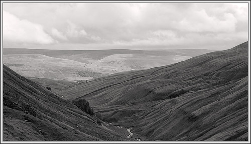 blackandwhite art nature lines composite composition manipulated lens landscape photography emotion unitedkingdom yorkshire places rules calm equipment filter zen vista balance moment striking toned pure contrasts tranquil hdr rugged northyorkshire downsouth contentment elegance shapely undulating wensleydale gbr leadinglines circularpolariser nearfar digikam tonemapped shapeandform rawconversion enfuse sony1855 darktable photivo digitallowpass nearmidfardistance