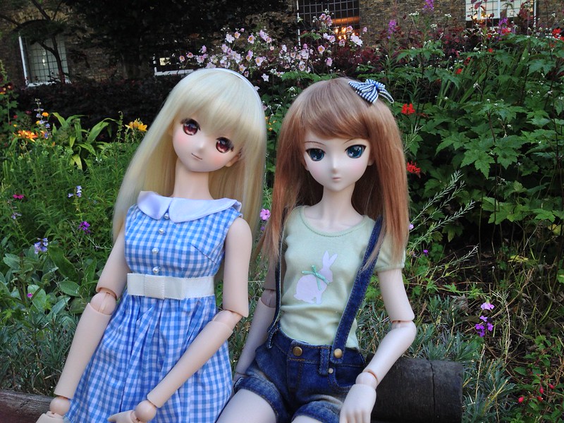 Alice & Yaya out in the park