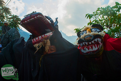 Parade barongsai khas Jawa di pawai 17 agustus di sepanjang perjalanan menuju Dieng, Jawa Tengah