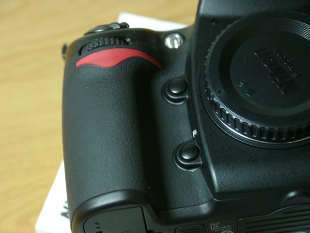 Bán body Nikon D700 3k shots-giá 25tr-(đt:0122 2950080) xtay từ Nhật, mới 99.9%
