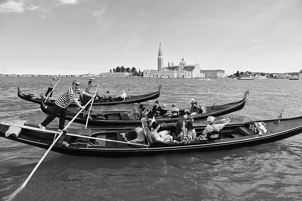 Three gondoliers in action
