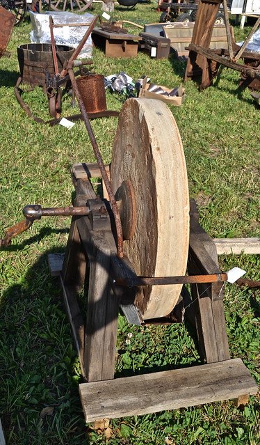blade sharpener in a amish auction