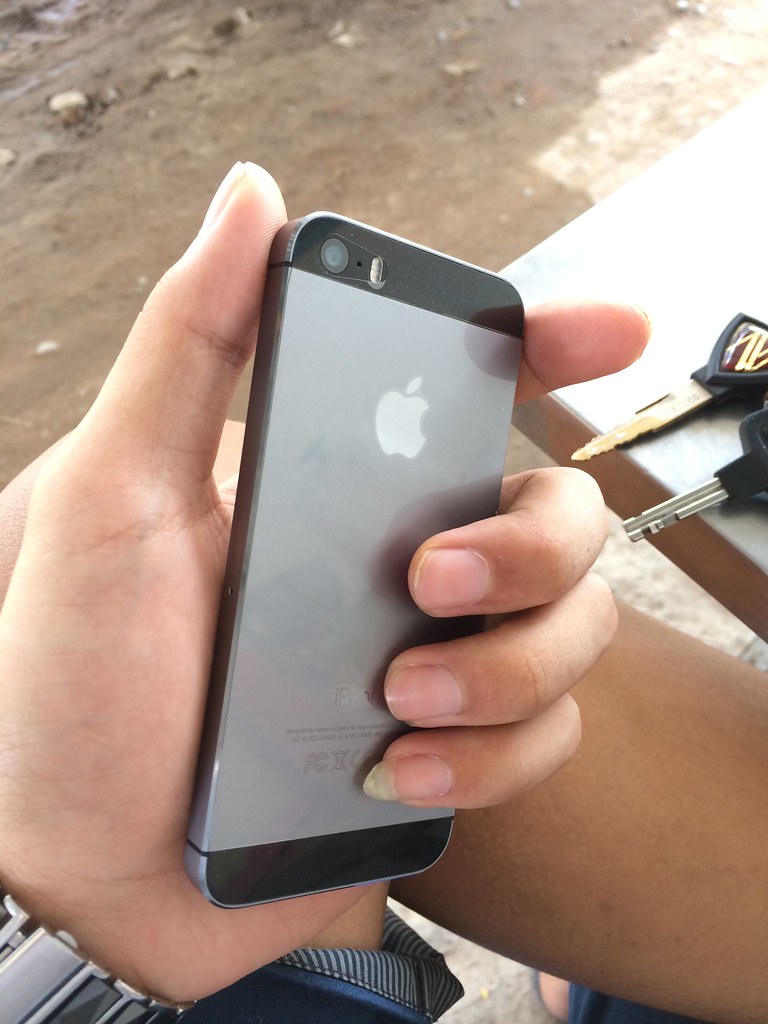 iPhone 5s gray 16gb Lock AT&T fullbox phụ kiện đủ , Ipad air 16gb wifi Icenter