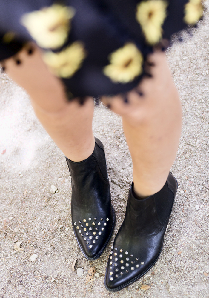 street style barbara crespo sunflowers 6KS dress its hoes boots fashion blogger outfit el retiro blog de moda