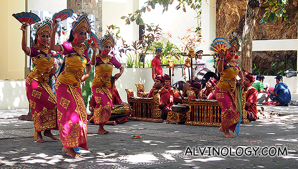 Balinese dancers 
