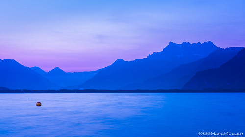 dentsdumidi bouée bleu valais lake landscape pink blue water mountains sunrise mood aube morning eau lac léman leman montagne mountain paysage