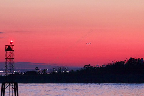 ocean travel light sunset sea usa water boston plane air bostonbay canonef70200mmf28lisiiusm robertopeli mcpeluz robertopeliphotographycom