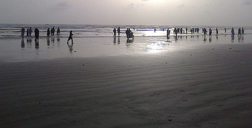 pakistan people beach silhouette karachi clifton ©batoolnasir