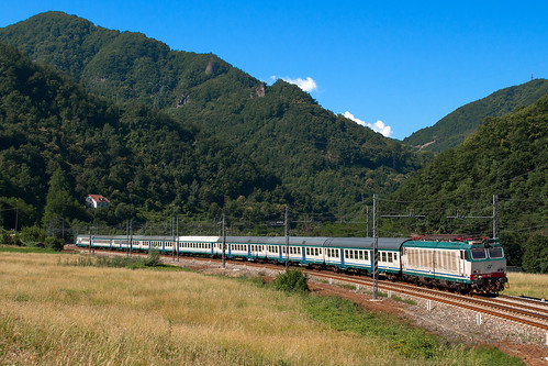 railroad italy nikon italia liguria railway zug trains bahn trainspotting ferrovia treni ferrovie regionale giovi e632 e632xmpr nikond5000 pietrabissara e632065