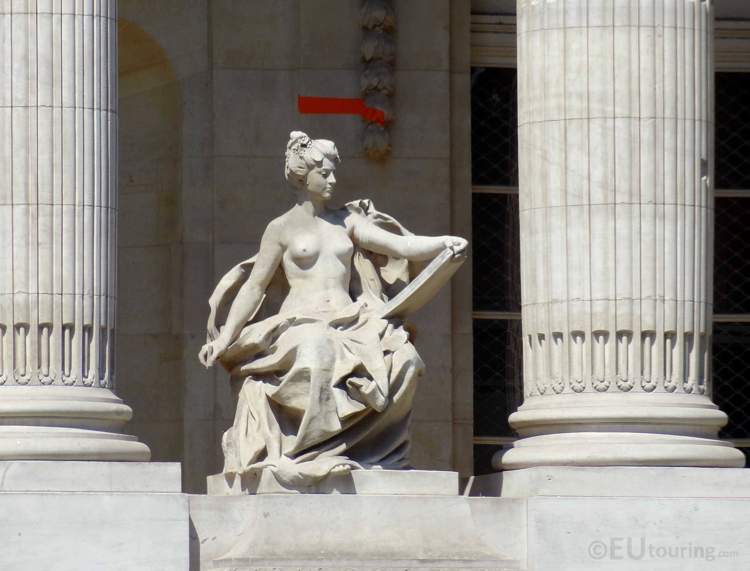 Statue between columns of Grand Palais