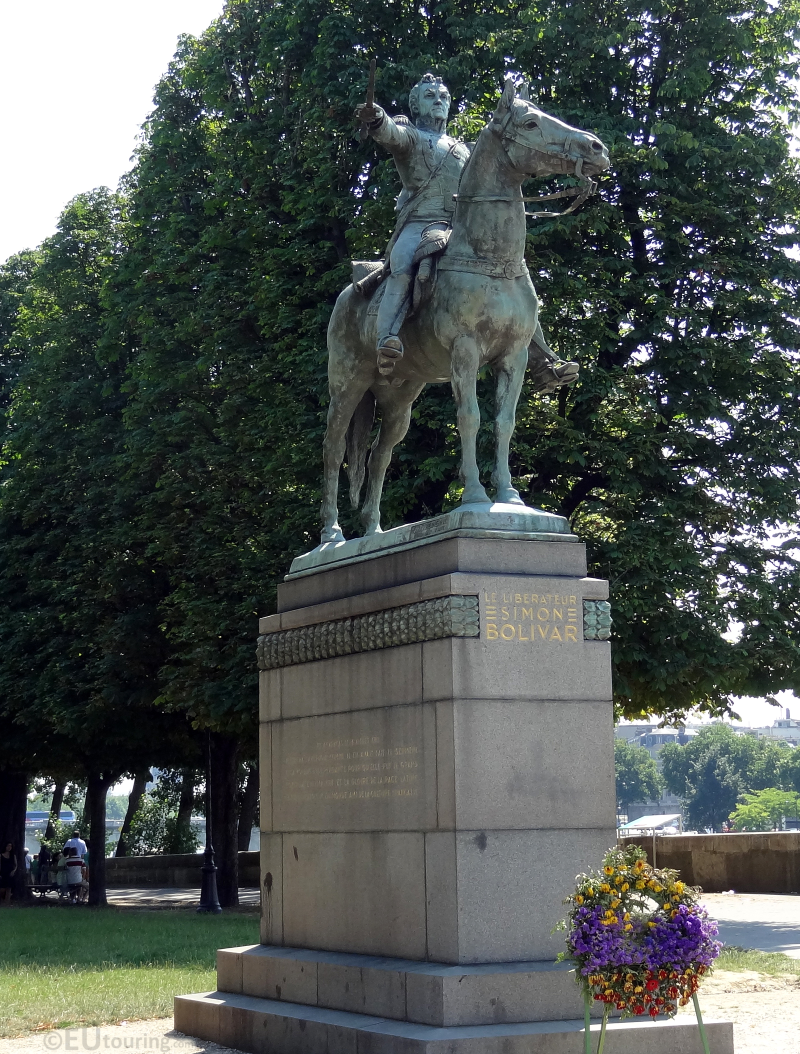 Bronze statue of Simon Bolivar