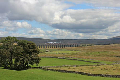 train canon eos dale zoom yorkshire north steam m viaduct le 1855mm stm ribblehead gricers ydnpchapel