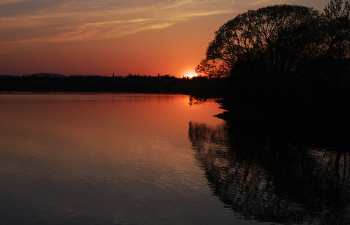 sunset red orange tree water river peace pentax magic scenic scene québec moment stlawrenceriver rivièreduloup k7 da1650