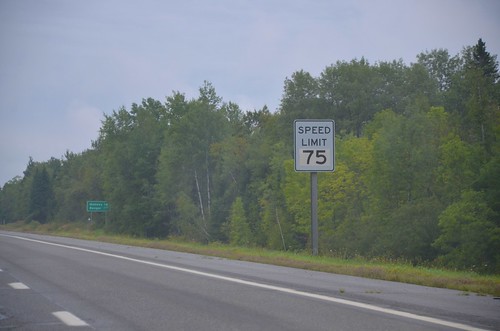 sign highway maine interstate speedlimit expressway i95 2014 afsdxvrzoomnikkor18105mmf3556ged august2014
