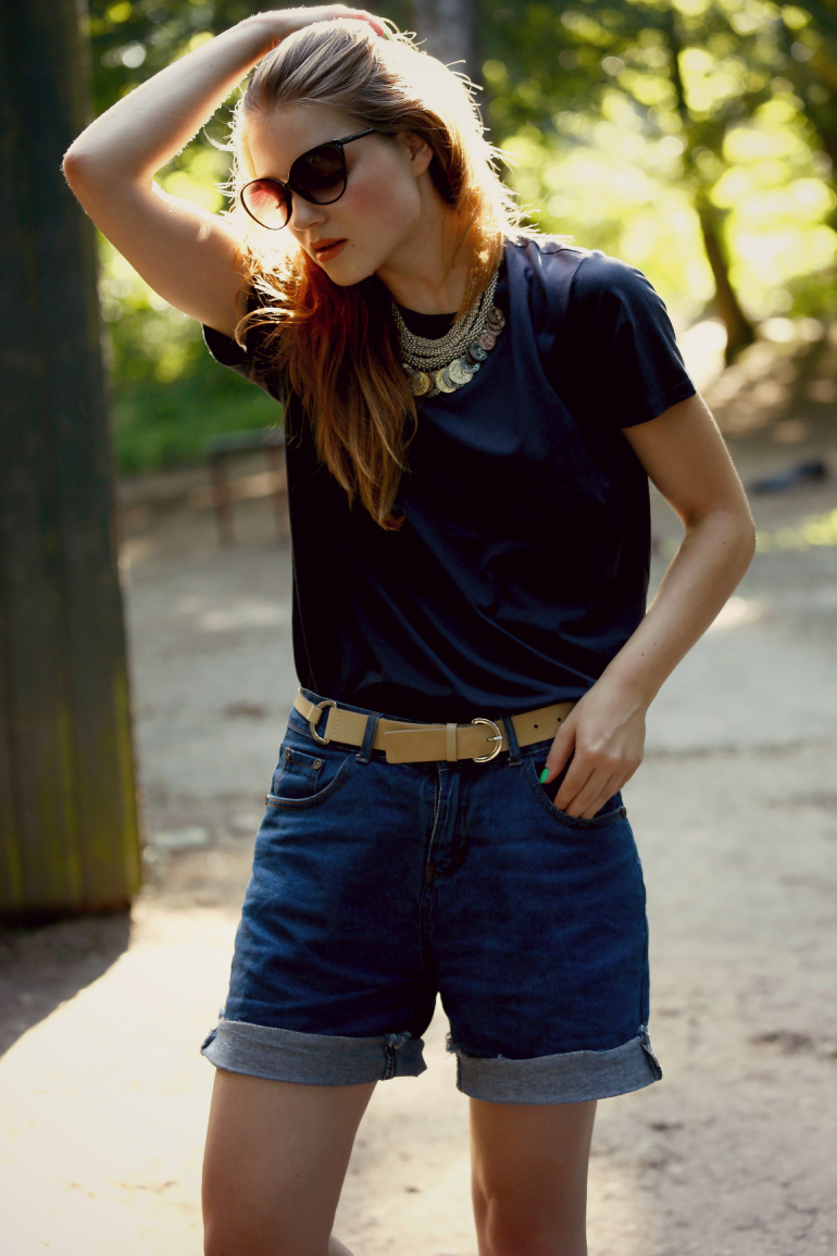 fashion is a party, fashion is a party outfit, fashion blogger, boyfriend t-shirt, boyfriend shorts, espadrilles, cat eye sunglasses, cat eye zonnebril, muntketting, coin necklace, & other stories, sarenza, pieces, nazomer, het weer september 2014