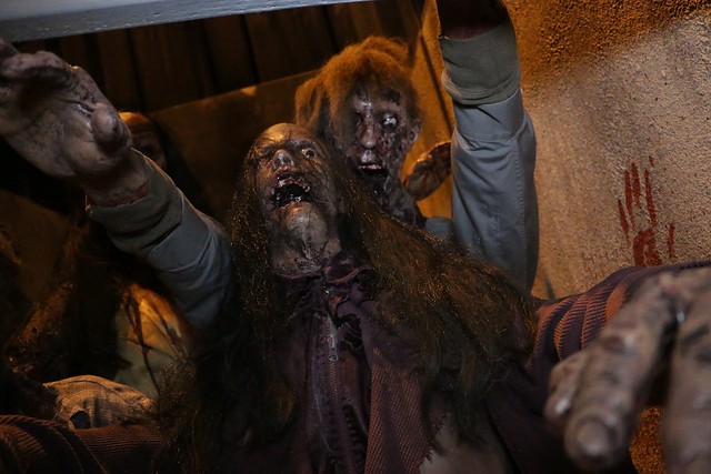 The Walking Dead haunted house at Halloween Horror Nights 2014, Universal Orlando