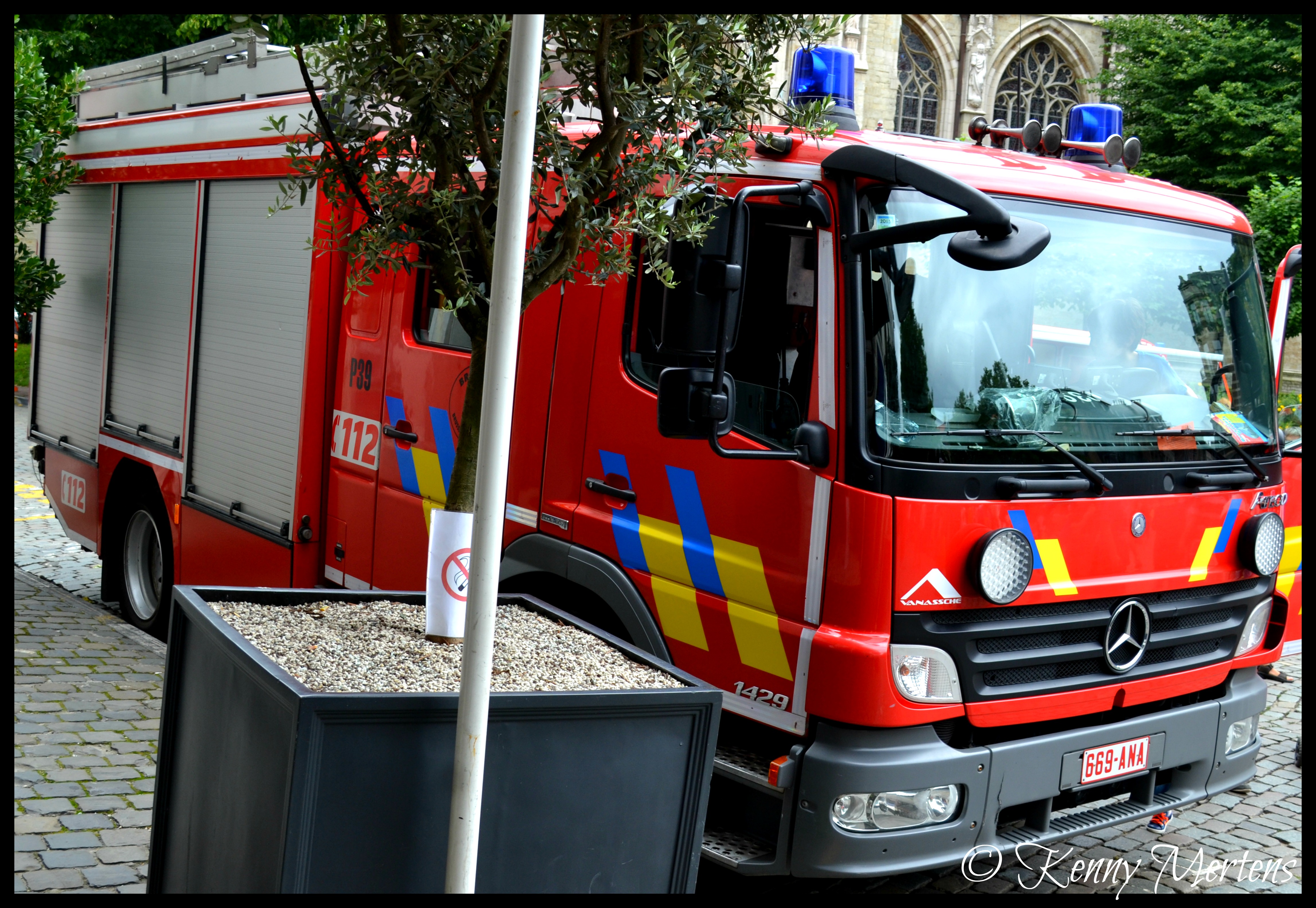 SIAMU Bruxelles : véhicules hors ambulances - Page 7 14827698664_c20a7ef0d9_o