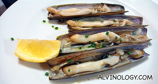 Grilled razor clams 