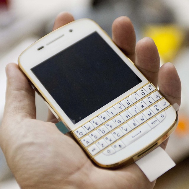 BlackBerry Q10 GOLD Sealbox North America SE và BlackBerry xách tay Canada - 3