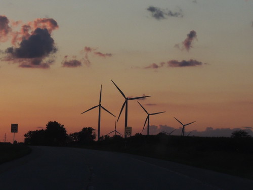 éolienne wind mill outside sunset