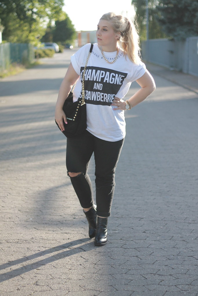 Asos-weißes-Tshirt-schwarze-Jeans-Stiefeletten-outfit-fashionblog-blog