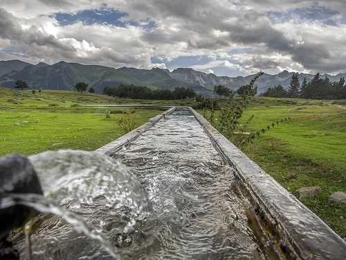 mountain water fountain landscape spain construction agua fuente paisaje pointofview construccion montaña esp pyrenees trough vielha pirineos lleida 2014 valdaran vilac abrevadero pacoct