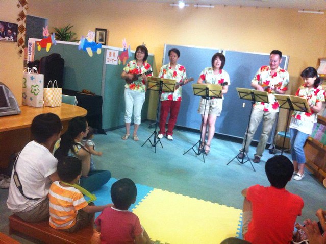 大阪子育ていろいろ相談センターの夏の子供祭りで演奏