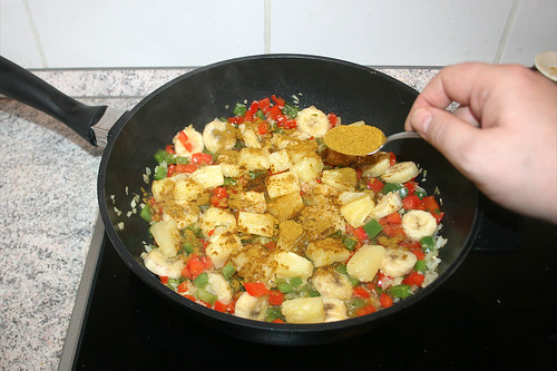 38 - Mit Curry bestäuben / Dredge with curry