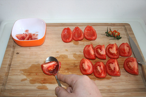 19 - Tomaten entkernen / Decore tomatoes