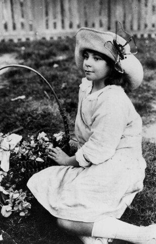 flowers portrait girl hat butterfly children queensland littlegirl 1910s 1915 statelibraryofqueensland basketofflowers slq stelladoblo