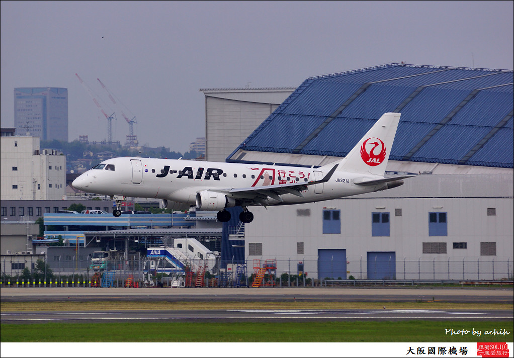 Japan Airlines - JAL (J-Air) JA221-002