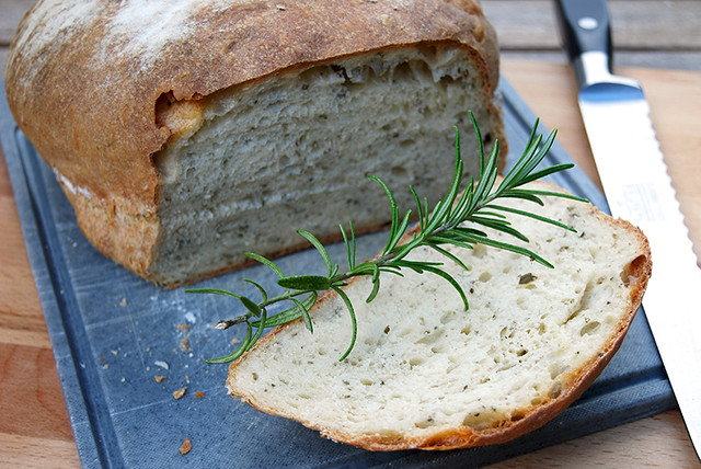 How-To-Make-No-Knead-Rosemary-Bread