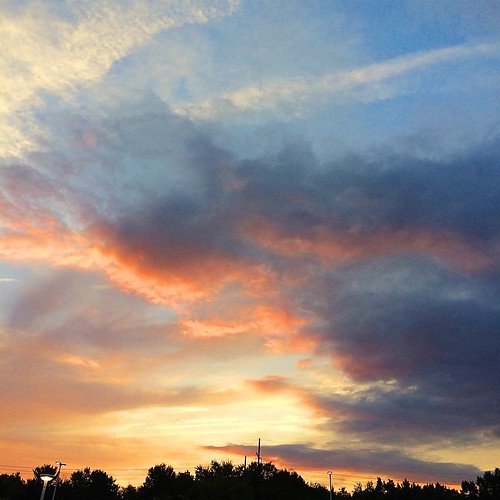 sunset sun clouds square dusk squareformat iphoneography instagramapp uploaded:by=instagram foursquare:venue=4c4a35e0712ac928ce961a6b
