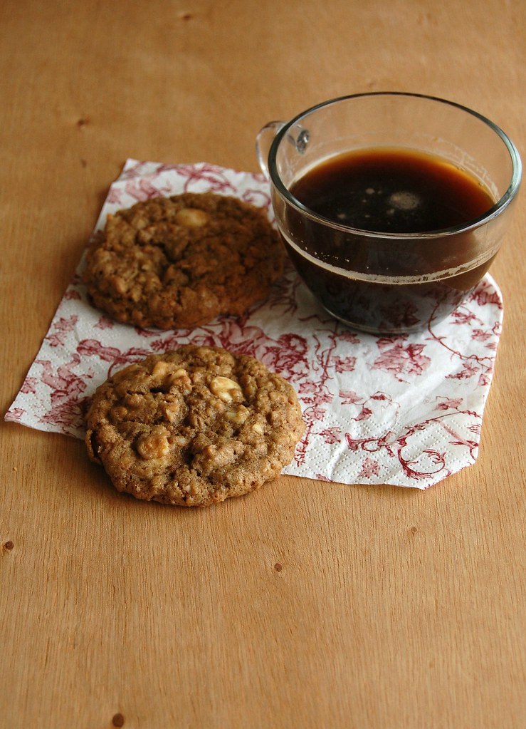 White chocolate granola cookies / Cookies de granola e chocolate branco