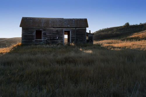 sunrise northdakota prairie latesummer abandonedfarmhouse abandonedfarmstead nikkor7020028 nikond4