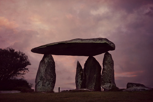 wales stonehenge chamber burial portal pembrokeshire menge dolmen henge pentreifan neolothic spotteddolerite