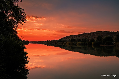 camping sunset red sky sun nature water canon landscapes scenery dusk lodge rivers namibia accomodation krl kunene kuneneriver 70d hannessteyn canoneos70d kuneneriverlodge tamron16300mmf3563diiivcpzdmacro
