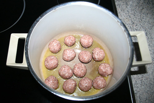 19 - Bratwurstbällchen addieren / Add meatballs